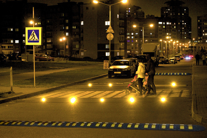 Появятся ли на наших дорогах светящиеся лежачие полицейские? – До