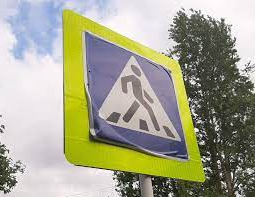 Дорожный знак, требующий замены