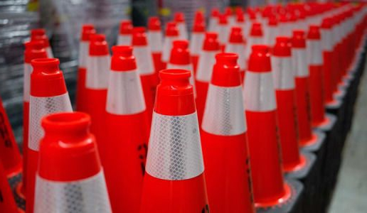 Сигнальные конусы на складе перед отправкой заказчику Сигнальные конусы на складе перед отправкой заказчику