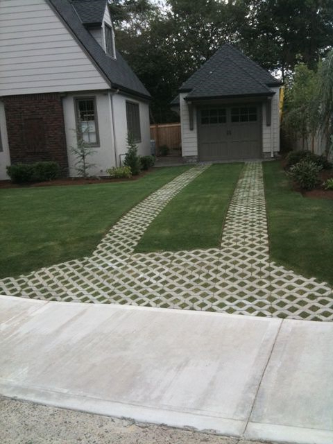 Укрепление колейной части стоянки газонной решеткой