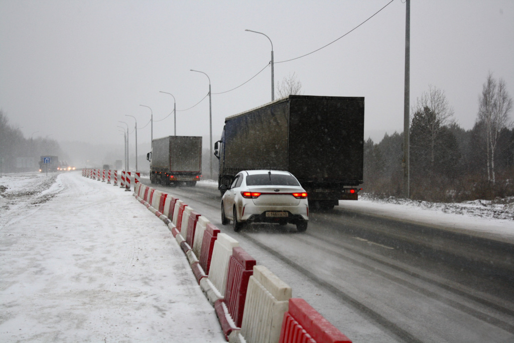 Водоналивные барьеры на дороге в зимнее время Водоналивные барьеры на дороге в зимнее время