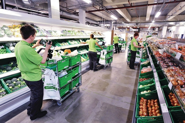 Крупный даркстор с товарами