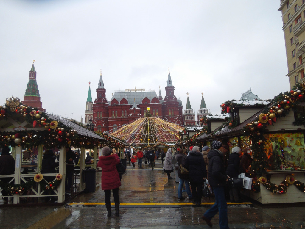 Кабель-каналы для снабжения электроэнергией праздничных павильонов Кабель-каналы для снабжения электроэнергией праздничных павильонов