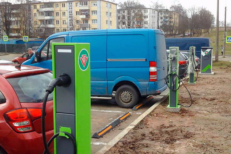 Дорожное и парковочное оборудование для обеспечения безопасности на электрозаправочных станциях