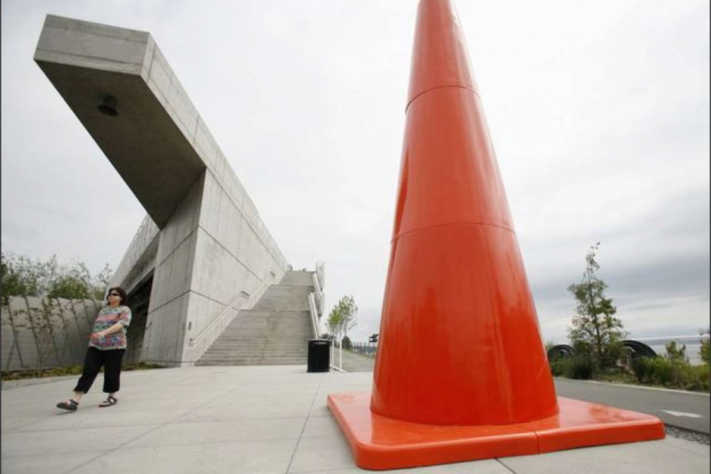 Памятник дорожному конусу в Сиэтле