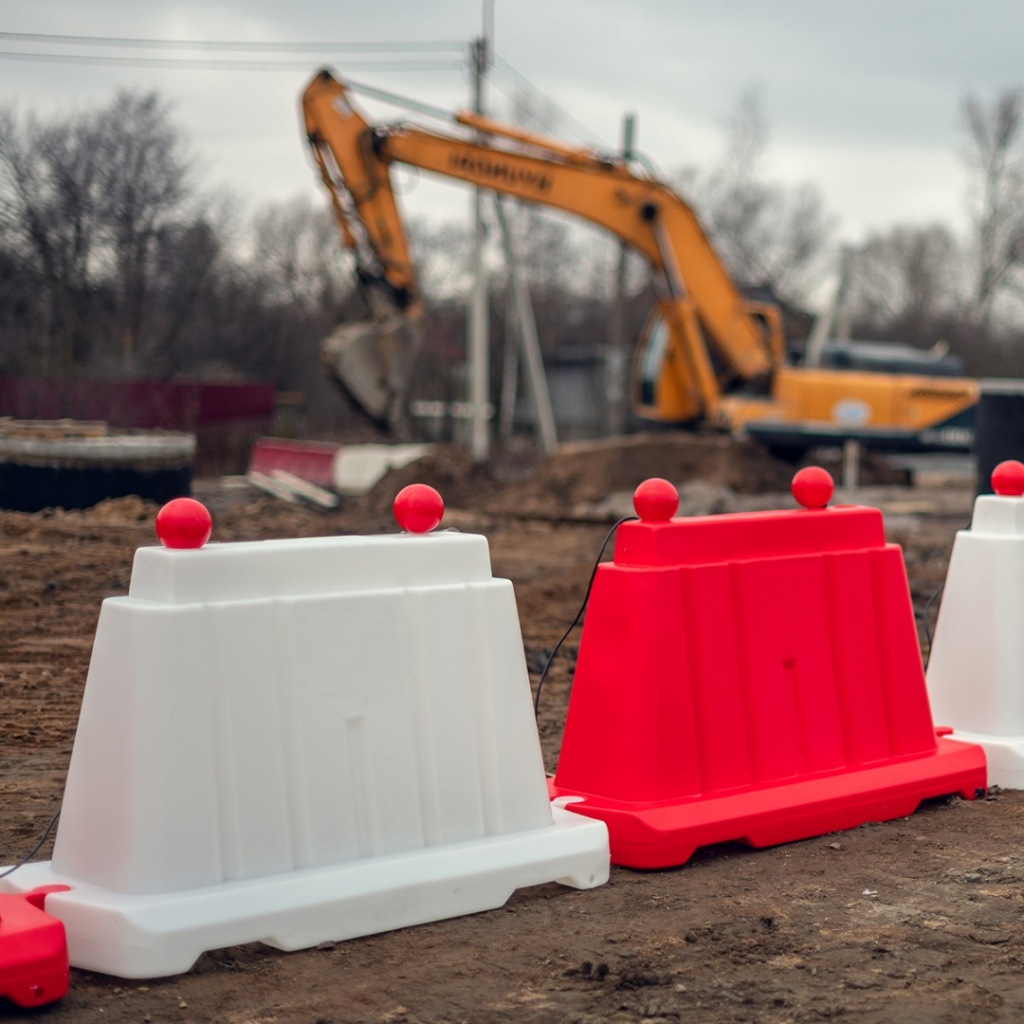 Дорожные барьеры с сигнальными фонарями