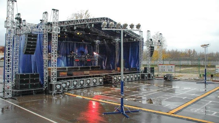 Обустройство концертной площадки резиновыми кабель-каналами Обустройство концертной площадки резиновыми кабель-каналами