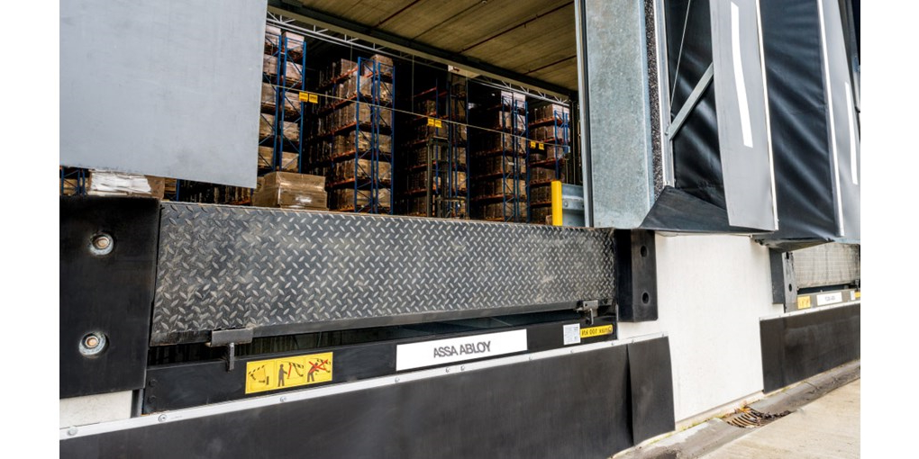 Стеновой резиновый бампер в зоне погрузки и разгрузки