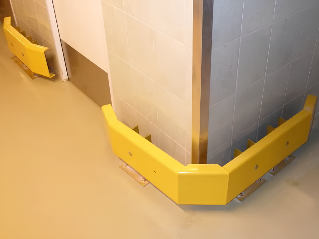 Прямые и угловые металлические отбойники для защиты стен и колонн склада Прямые и угловые металлические отбойники для защиты стен и колонн склада