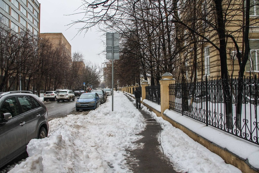 Плохая работа коммунальных служб: тротуары, заваленные снегом