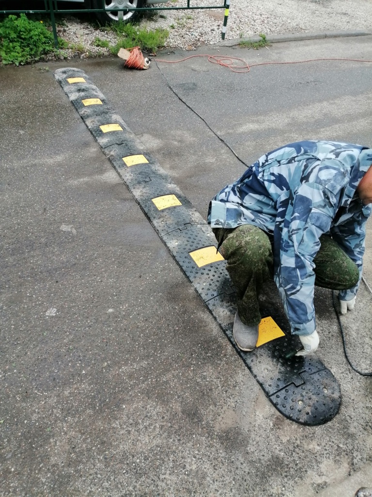 Монтаж искусственной дорожной неровности