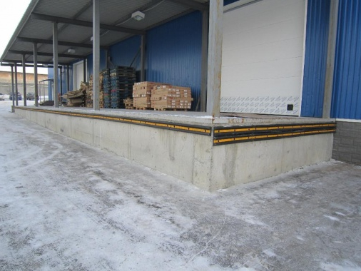 Защитные стеновые демпферы в зоне погрузочно-разгрузочных работ