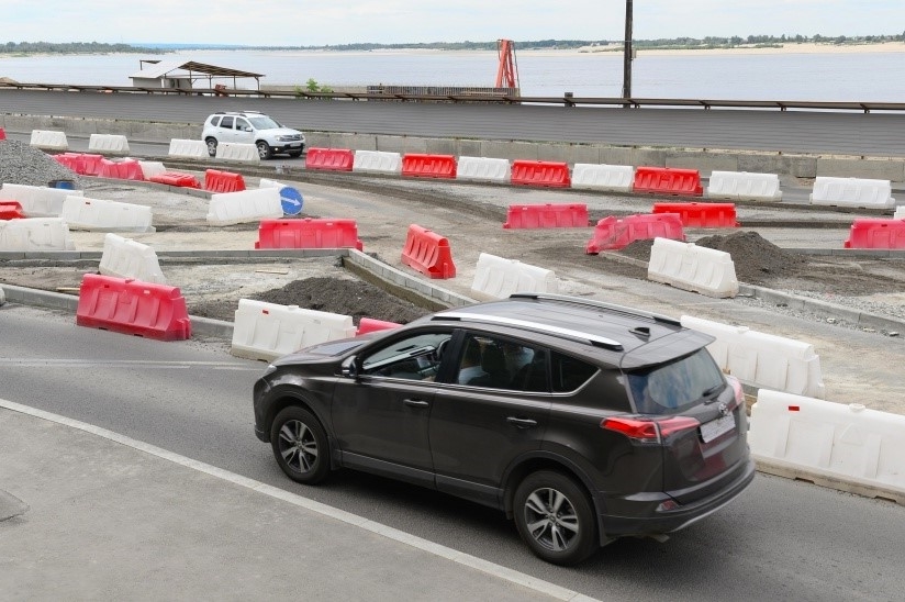 Водоналивные дорожные блоки для ограждения участка дорожных работ Водоналивные дорожные блоки для ограждения участка дорожных работ