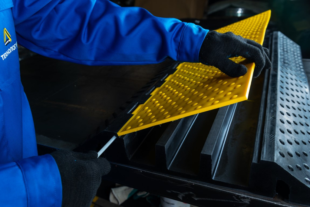 Производство многоканальных кабель-канлов с крышкой Производство многоканальных кабель-канлов с крышкой