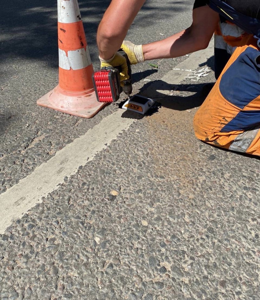 Маячок МСФ-1 для обозначения пешеходных переходов, поворотов, въездов в тоннели, опасных участков дорог