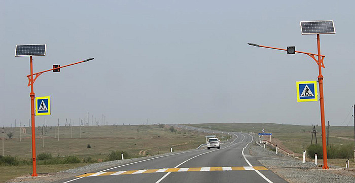 Автономные светофоры, дорожные знаки и разметка для обозначения пешеходных переходов на трассах Автономные светофоры, дорожные знаки и разметка для обозначения пешеходных переходов на трассах