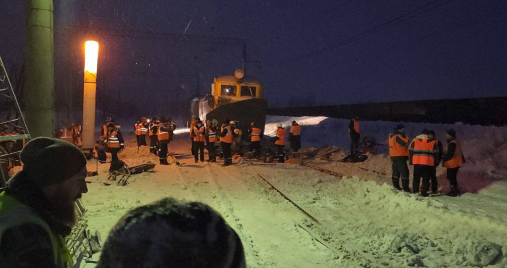 Применение аварийной осветительной мачты для освещения места ремонтных работ