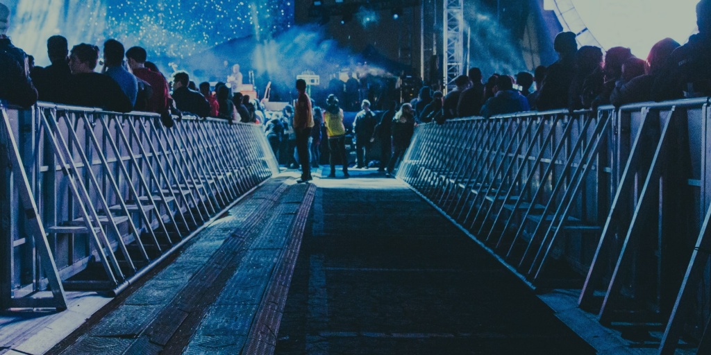 yarkaya-sostavlyayushchaya-ne-vsegda-vostrebovana-ili-kogda-nuzhny-chernye-kabel-kanaly (2).jpg yarkaya-sostavlyayushchaya-ne-vsegda-vostrebovana-ili-kogda-nuzhny-chernye-kabel-kanaly (2).jpg