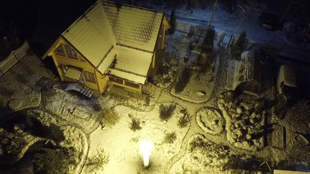 Световой столб для освещения загородных мест отдыха