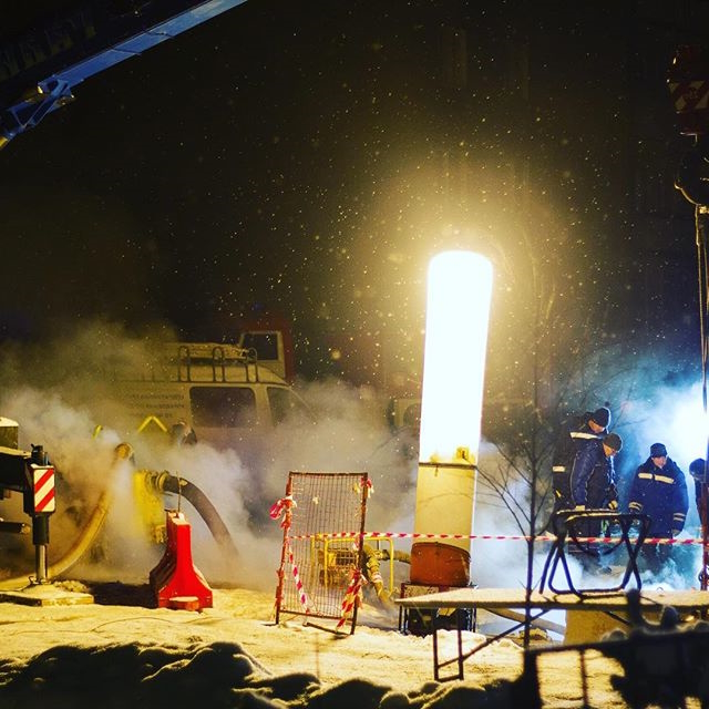 Использование аварийных осветительных мачт в местах ремонтных работ