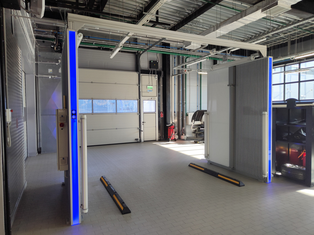 Резиновые колесоотбойники, ограничивающие движение между сканерами в автосервисе Резиновые колесоотбойники, ограничивающие движение между сканерами в автосервисе