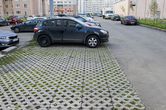 Экопарковка, на которой плохо растет газонная трава