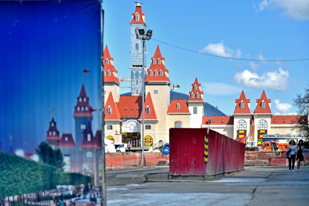 Парк развлечений "Остров мечты" вид снаружи Парк развлечений "Остров мечты" вид снаружи