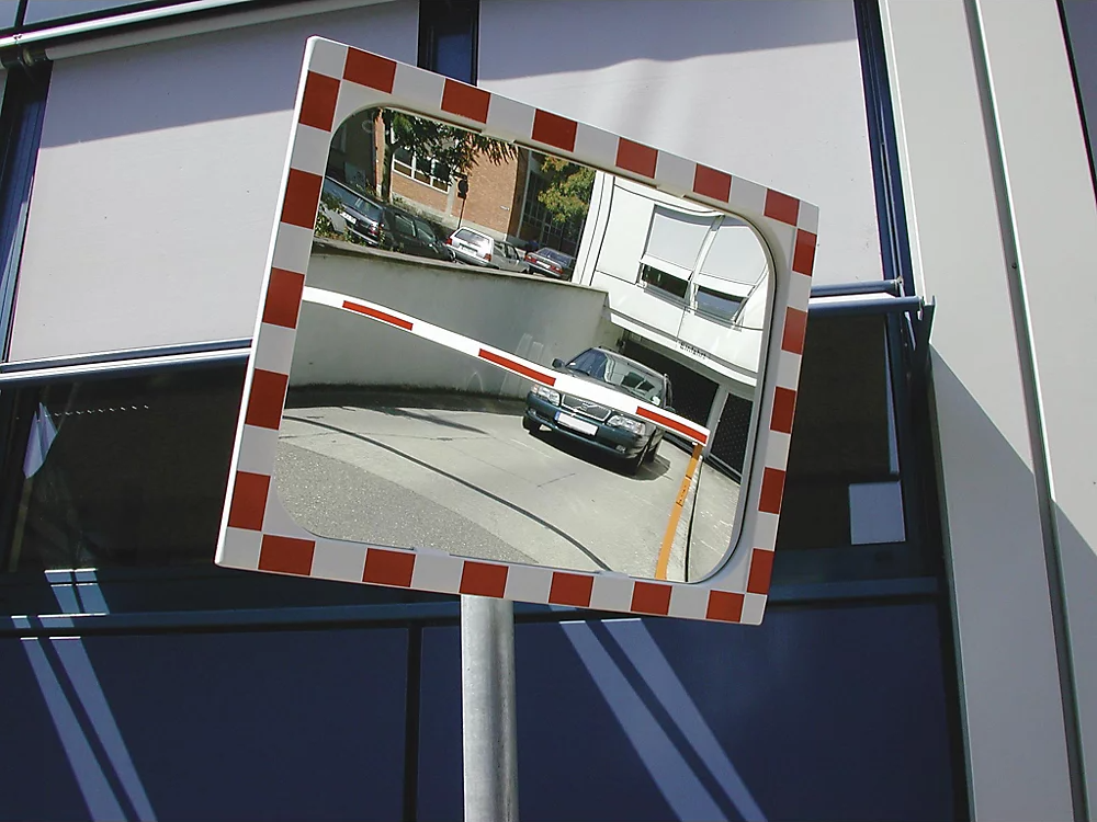 Прямоугольное панорамное дорожное зеркало для обеспечения видимости выезда транспорта с парковки