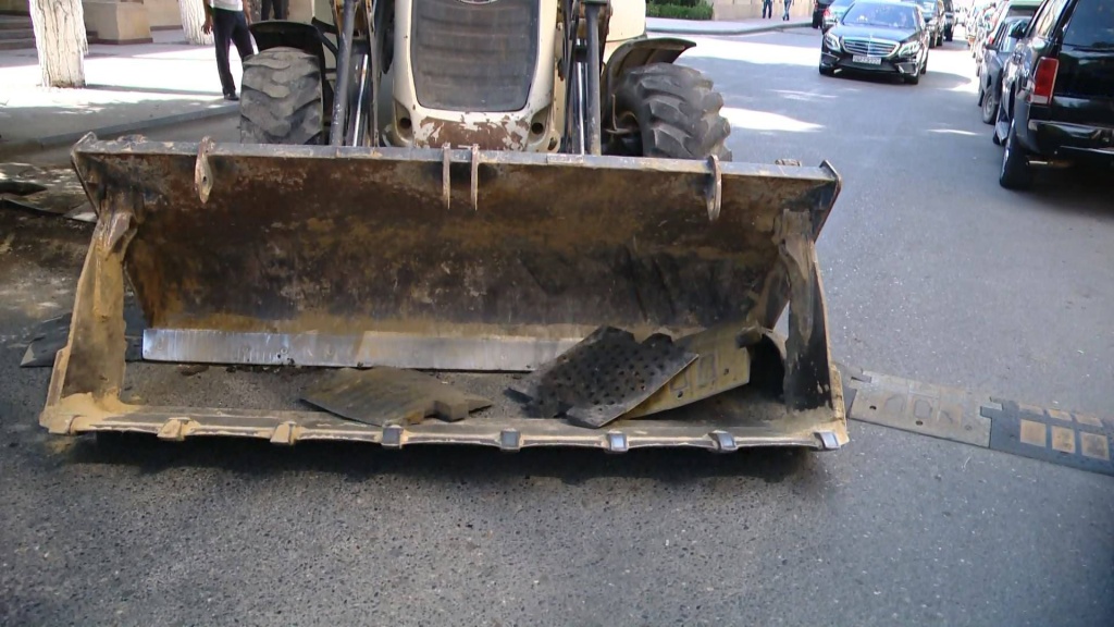 Демонтаж и утилизация изношенных лежачих полицейских