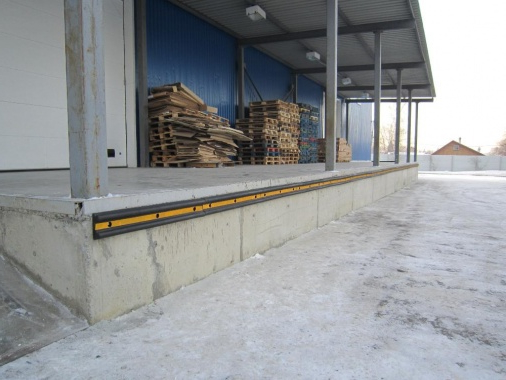 Демпфер стеновой резиновый в зоне погрузочно-разгрузочных работ