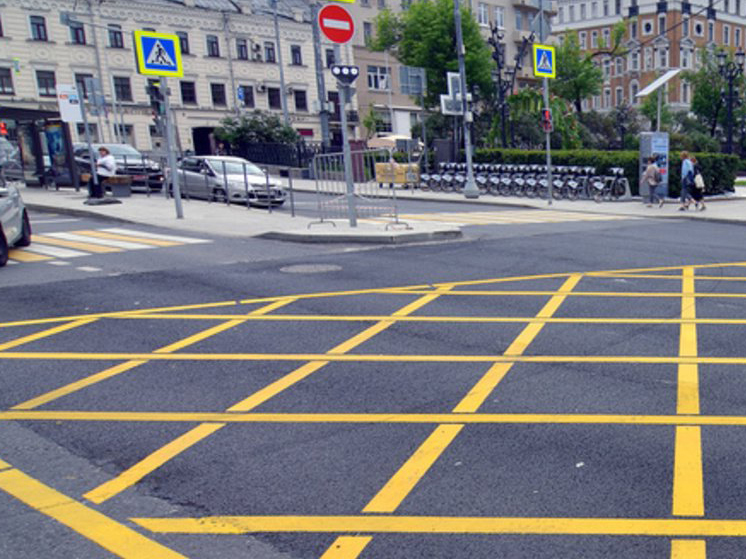 Перекресток с вафельной разметкой Перекресток с вафельной разметкой