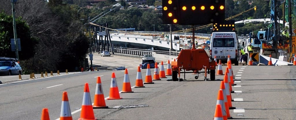 Использование дорожных конусов для разграничения потоков движения транспорта Использование дорожных конусов для разграничения потоков движения транспорта