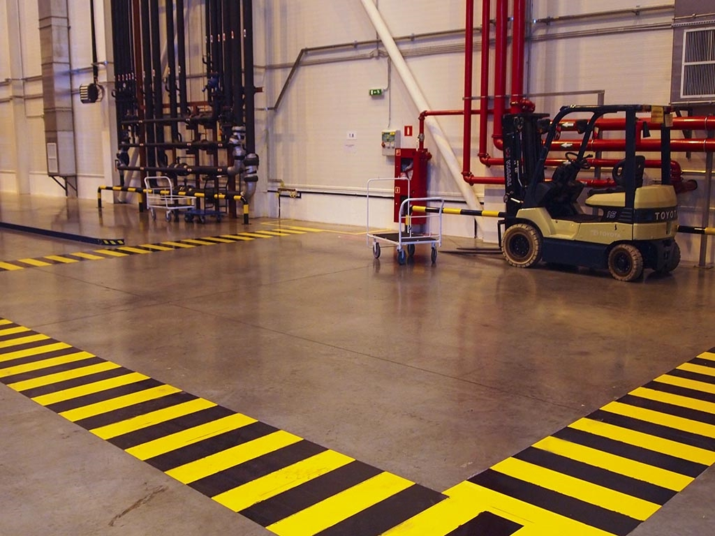 Разметка пешеходных переходов в помещениях предприятия Разметка пешеходных переходов в помещениях предприятия