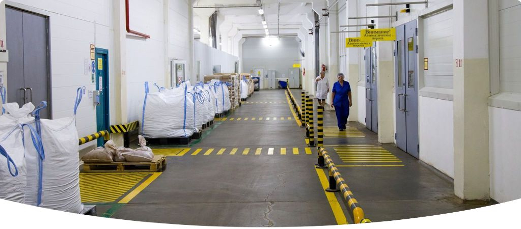 Разметка и колесоотбойники из металла для защиты рабочего транспорта при передвижении по предприятию Разметка и колесоотбойники из металла для защиты рабочего транспорта при передвижении по предприятию