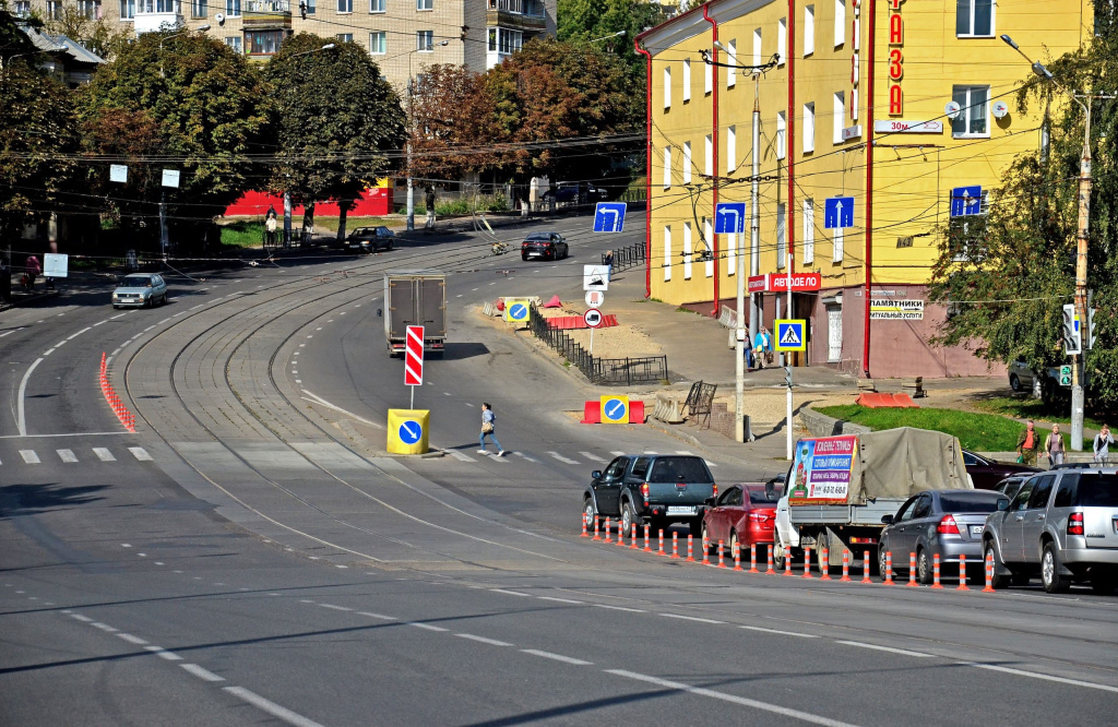Автомобильное и пешеходное движение, регулируемое при помощи дорожного оборудования