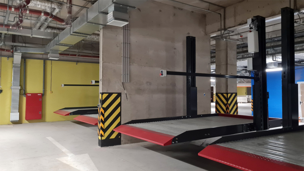 Специальные подъемные площадки на многоуровневом закрытом паркинге