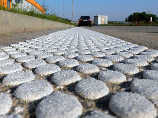 Разметка холодным пластиком на дорожном покрытии