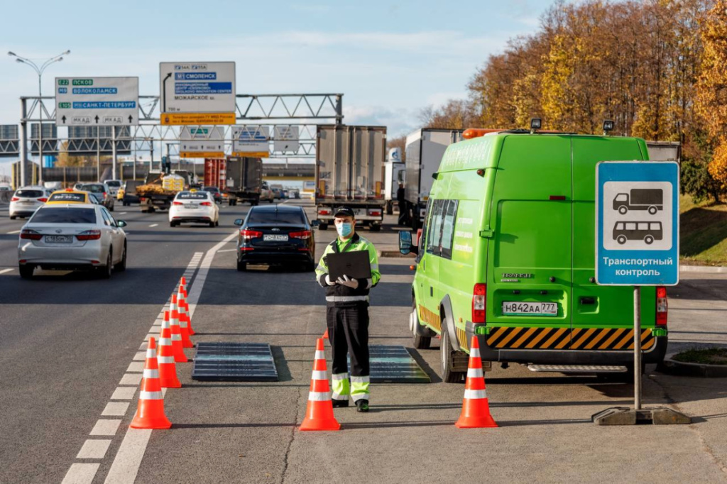 Передвижной пункт весового контроля на автотрассе Передвижной пункт весового контроля на автотрассе