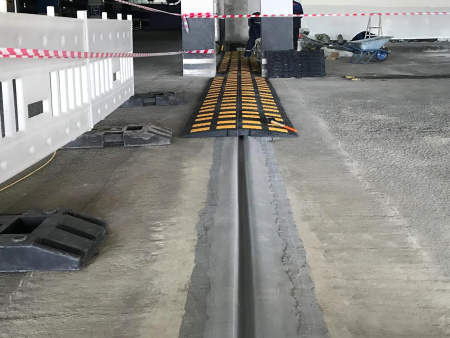 Устройство деформационных швов в бетонных полах крытых паркингов Устройство деформационных швов в бетонных полах крытых паркингов