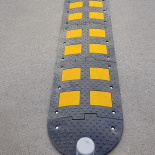 Реакции на лежачих полицейских на тротуарах