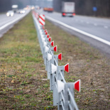 Разделение встречных потоков осевыми тросовыми ограждениями